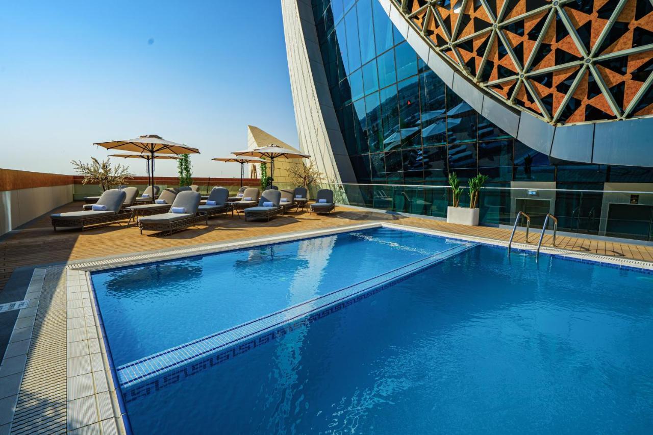 Velero Hotel Doha Lusail Екстер'єр фото The swimming pool at the hotel