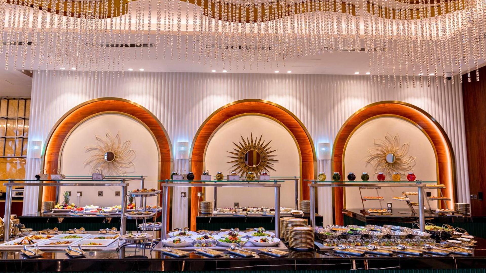 Velero Hotel Doha Lusail Екстер'єр фото The buffet at the Grand Ballroom