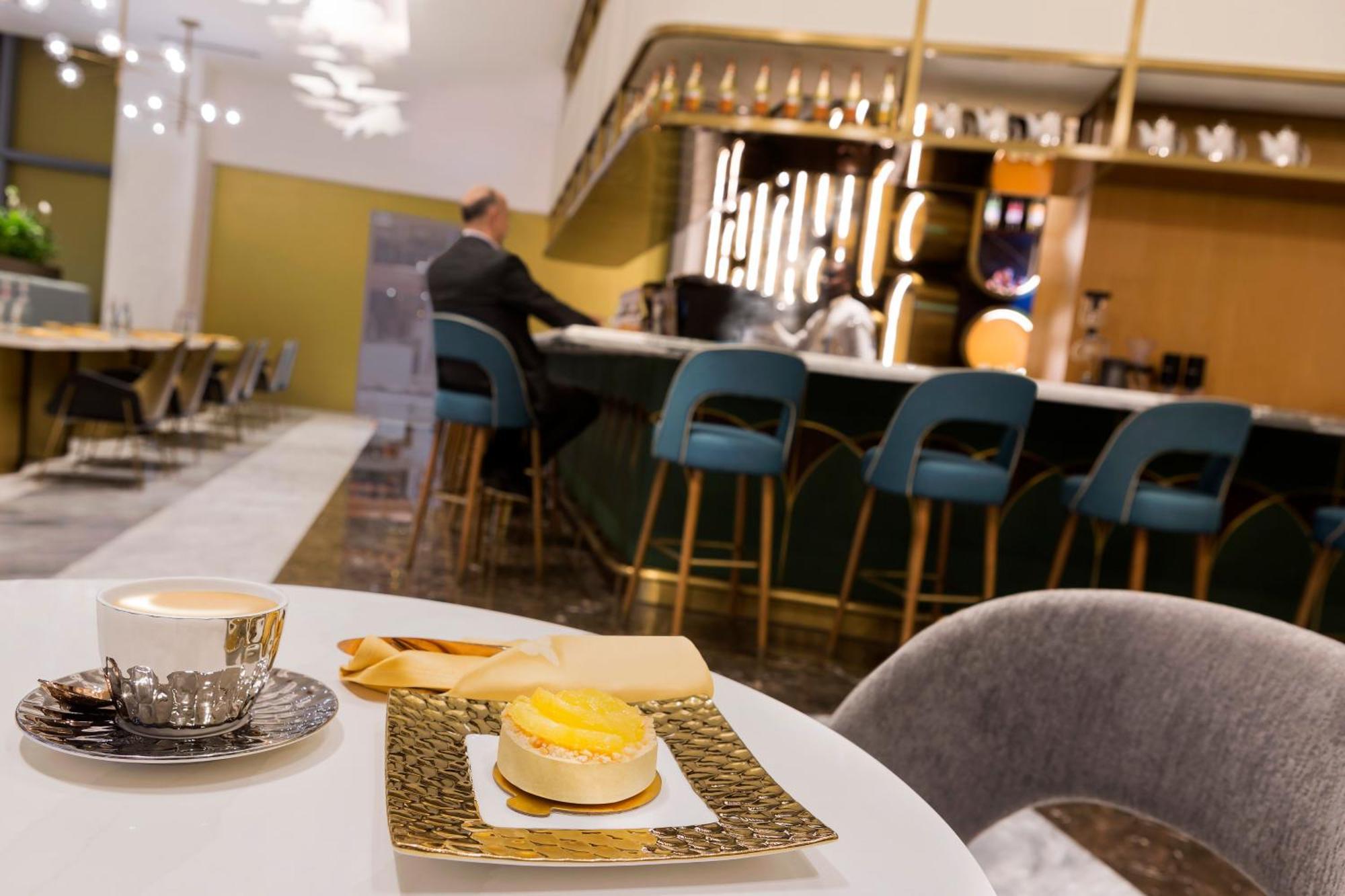 Velero Hotel Doha Lusail Екстер'єр фото The bar at the lounge